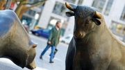 Estatua de un toro y un oso frente a la bolsa alemana de valores Fráncfort (Alemania), el 25 de marzo de 2020.Ralph Orlowski / Reuters