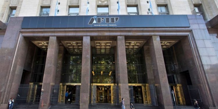 La recaudación de agosto subió 33,5% impulsada por Ganancias y Bienes Personales