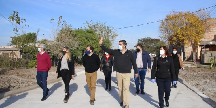 En el 115º aniversario de Colonia Elisa, Capitanich inauguró pavimento y entregó asistencia a productores