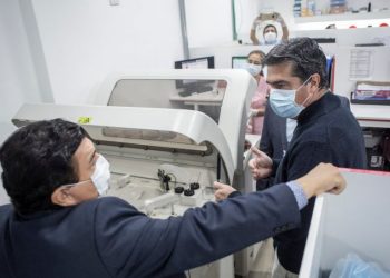 Capitanich supervisó las instalaciones del nuevo laboratorio de biología molecular “Güemes” para diagnóstico de covid-19