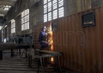 Astillero Río Santiago repara camas hospitalarias y arma viviendas para las víctimas de violencia