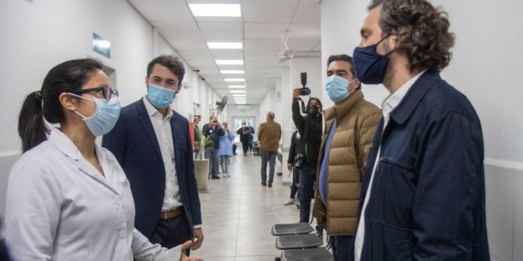 Capitanich y Cafiero supervisaron la situación del barrio Toba y el funcionamiento del hospital de Fontana