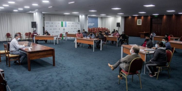 Capitanich recibió al Comité de Emergencia Indígena y ratificó las obras de urbanización del barrio Toba