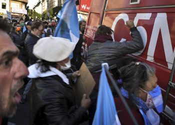 Luego de la violencia, el PRO agradeció romper la cuarentena para “defender la libertad de prensa”