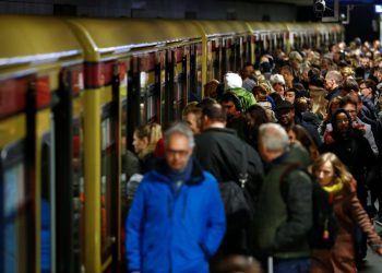 “No use desodorante”: la singular estrategia de Berlín para promover el uso de mascarillas en el transporte público