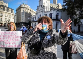 Irracionalismo: el virus político poderoso y letal que acecha a Alberto