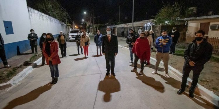 Impulso a la industria: Capitanich y empresarios definen detalles para la instalación de una fábrica de Ladrillos Biocerámicos en Laguna Blanca