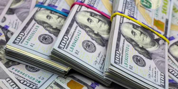 Los dólares bursátiles cayeron 20 pesos en esta semana y el blue 26