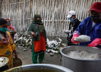 “Hasta 12.000 personas al día podrían morir de hambre”: Oxfam advierte sobre los impactos sociales de la pandemia