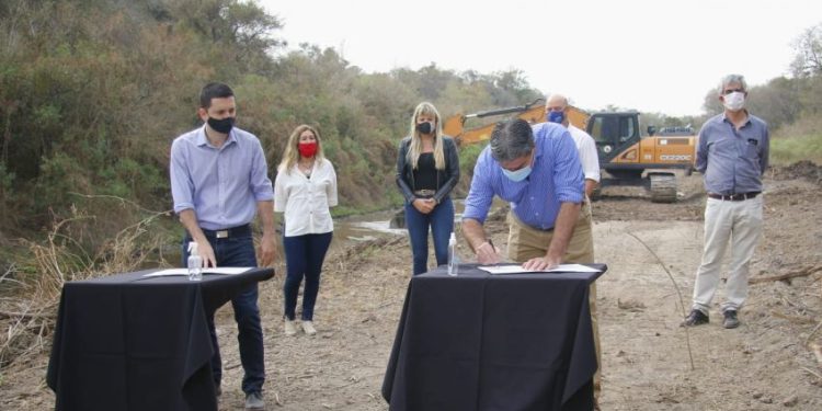 Capitanich y Cipolini firmaron convenios para desagües, regularización de asentamientos y un centro de rescate de fauna silvestre