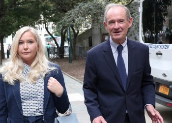 Documentos revelados muestran que Ghislaine Maxwell participó en orgías “continuas” con menores de edad junto con Jeffrey Epstein