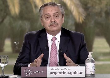 Declaran servicio público a telefonía móvil, internet y TV paga y congelan tarifas hasta fin de año