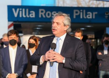 Fernández resaltó que la economía “está empezando a moverse” y pidió “no desalentarse”