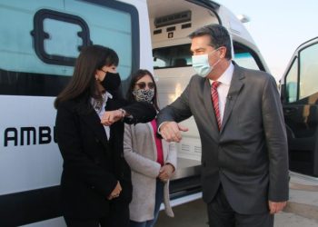 El gobierno presentó 23 nuevas ambulancias y se aproxima a la meta de 250 activas