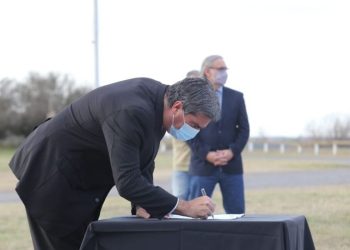 Junto al presidente de la nación, Alberto Fernández, el gobernador Jorge Capitanich firmó el acuerdo federal Hidrovía Paraguay-Paraná