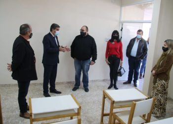 Infraestructura digital y educativa: Capitanich entregó netbooks, inauguró refacciones en escuelas y firmó convenios para pasantías en el sudoeste chaqueño