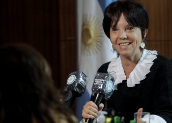 La titular de la AFIP aseguró que las medidas regulatorias permitirán estabilizar la macroeconomía