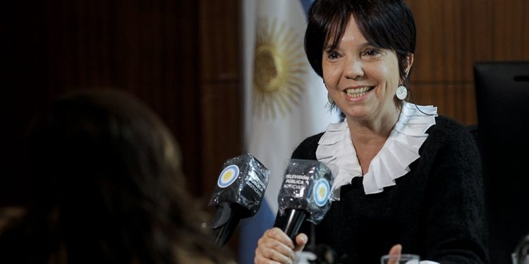 La titular de la AFIP aseguró que las medidas regulatorias permitirán estabilizar la macroeconomía