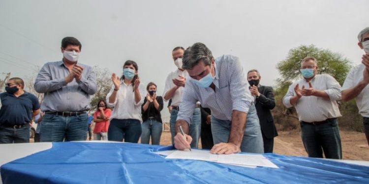 Reparación histórica: Capitanich firmó el convenio para la pavimentación del primer tramo de las rutas en El Impenetrable chaqueño