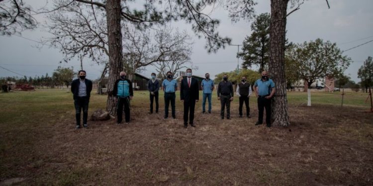 Puerto Tirol: Capitanich recorrió el Círculo de Oficiales y acordó un plan de obras de infraestructura para la institución