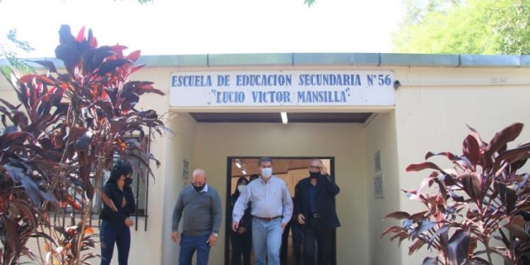 Capitanich supervisó las obras de ampliación y refacción de escuelas en Capitán Solari, Pampa del Indio y San Martín