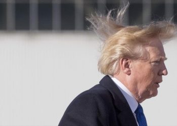 Coqueto el tipo: Trump canceló un acto por temer a que su pelo se despeine