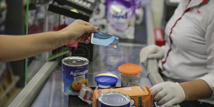 El Gobierno invertirá otros $ 30.000 millones en la Tarjeta Alimentar hasta fin de año
