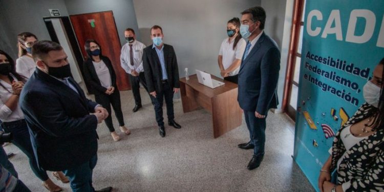 Capitanich destacó la importancia de achicar la brecha digital para llegar a todos los chaqueños y chaqueñas