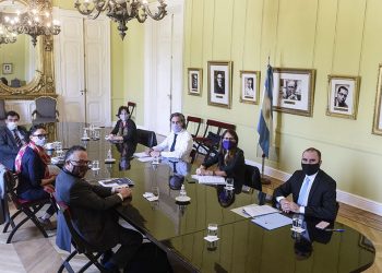 El Gobierno acelera la reconstrucción y convoca a las centrales obreras y los empresarios