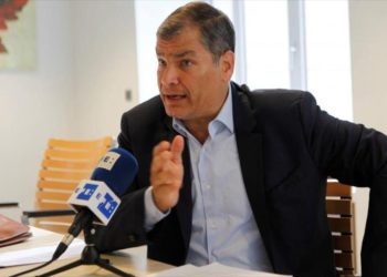 Ecuador: Correa ve “ridículo” pedido de un juez a Interpol para arrestarlo