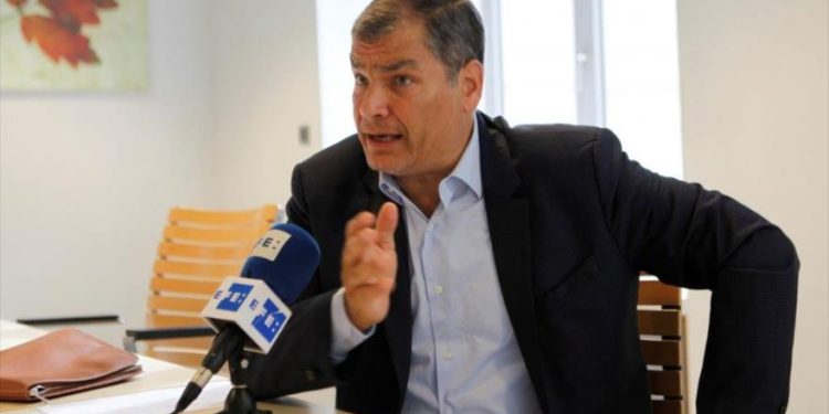 Ecuador: Correa ve “ridículo” pedido de un juez a Interpol para arrestarlo