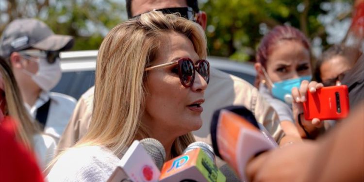 ¿Tiempo de fuga? Áñez pide a EEUU 350 visas tras victoria de Arce