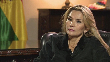 Cuando le sirve la democracia: Jeanine Áñez, candidatura para elecciones regionales de Bolivia