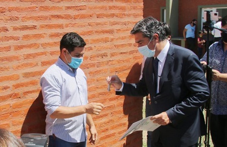 Capitanich entregó viviendas y habilitó una nueva red de agua en Lapachito