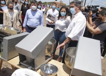 En Barranqueras, Capitanich y el ministro Arroyo entregaron equipamiento a la planta de residuos y a huertas comunitarias