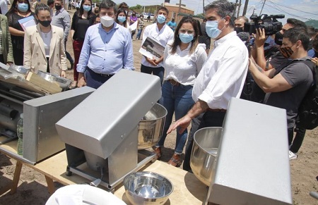 En Barranqueras, Capitanich y el ministro Arroyo entregaron equipamiento a la planta de residuos y a huertas comunitarias