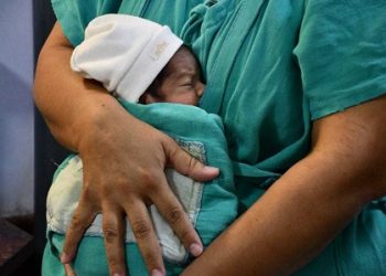 Chaco, única provincia que brinda método “Mamá canguro” para bebés prematuros
