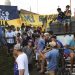 Miles de hinchas despidieron a Maradona en las calles
