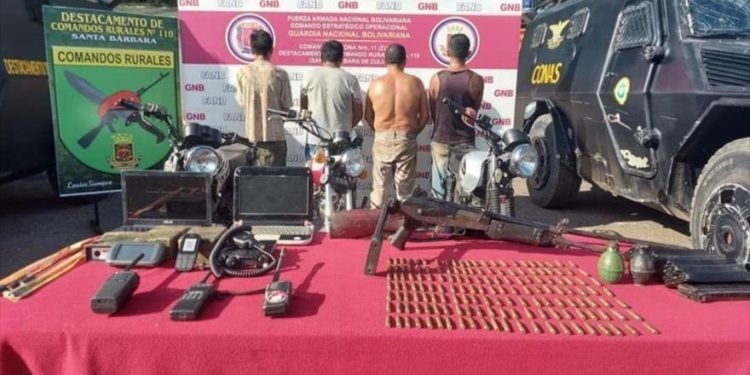 Venezuela: detienen a 4 individuos con armas en frontera de Colombia