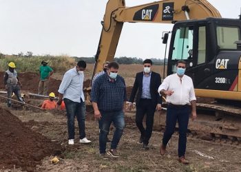 Capitanich recorrió los trabajos del segundo acueducto del interior en la zona de General Pinedo