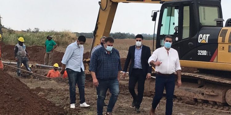 Capitanich recorrió los trabajos del segundo acueducto del interior en la zona de General Pinedo
