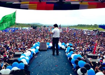 Evo Morales llega a Chimoré entre una multitudinaria bienvenida