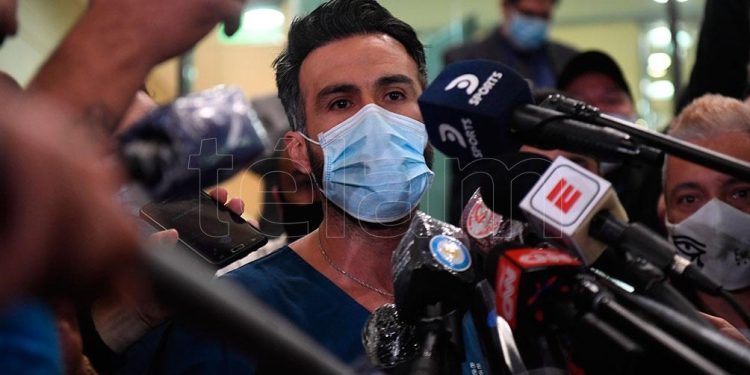 “Se eliminó el hematoma exitosamente”, confirmó el médico Luque tras operar a Maradona