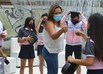 Barranqueras: Con todos los protocolos de bioseguridad, Magda Ayala agasajó a los egresados de colegios secundarios