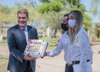 Laguna Blanca: Capitanich inauguró pavimento urbano y entregó equipamiento para optimizar la prestación de servicios
