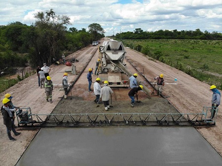 Avanza la pavimentación del acceso a Colonia Aborigen