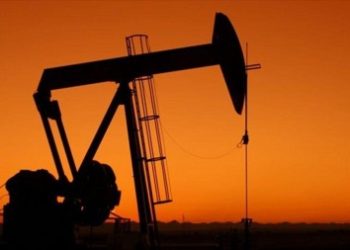 Por temor a una posible caída de la demanda cae precio del crudo ante situación “fuera de control” del COVID-19