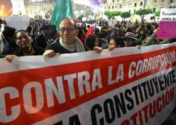 La mayoría de los peruanos exige cambiar la Constitución del país