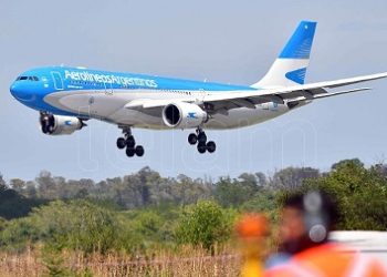 Sputnik V: Llegaron al país en un vuelo de Aerolíneas las 300 mil unidades de la segunda dosis de la vacuna rusa