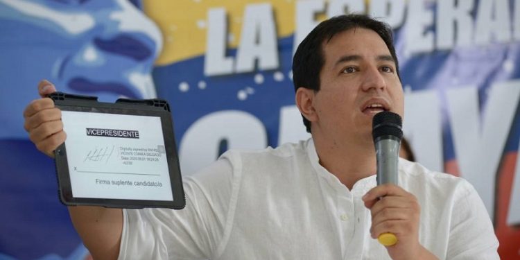 Andrés Arauz: Alerta sobre “maniobra de última hora” para golpear al correísmo
